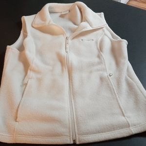 Woman's COLUMBIA cream fleece Vest LARGE